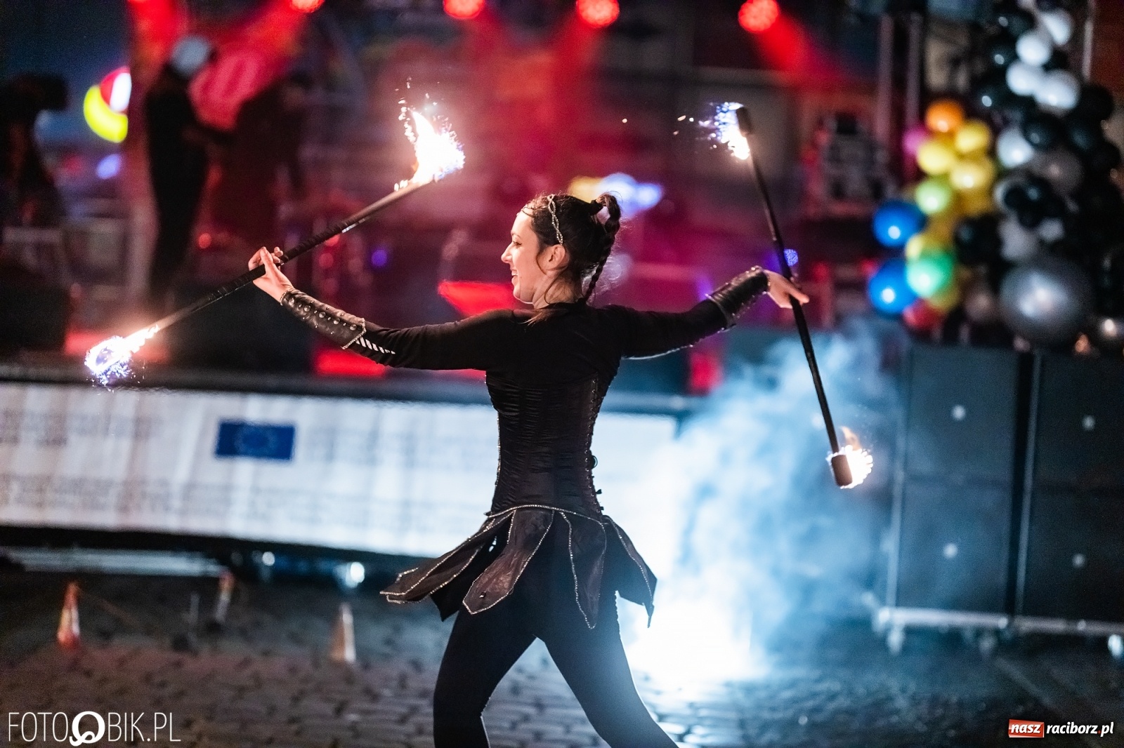Zdjęcie w galerii na portalu naszraciborz.pl: Labareda Fire Show na finał raciborskiej Wielkiej Orkiestry Świątecznej Pomocy wiadomości z regionu