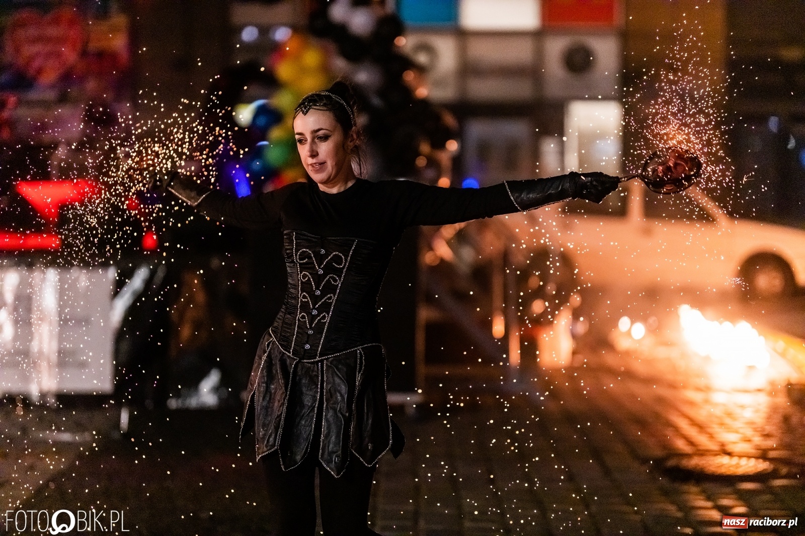 Zdjęcie w galerii na portalu naszraciborz.pl: Labareda Fire Show na finał raciborskiej Wielkiej Orkiestry Świątecznej Pomocy wiadomości z regionu