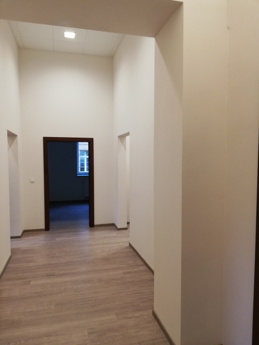 Zdjęcie w galerii na portalu naszraciborz.pl: Sąd przy Wojska Polskiego gotowy na otwarcie. Odnowione wnętrza imponują [FOTO] wiadomości z regionu
