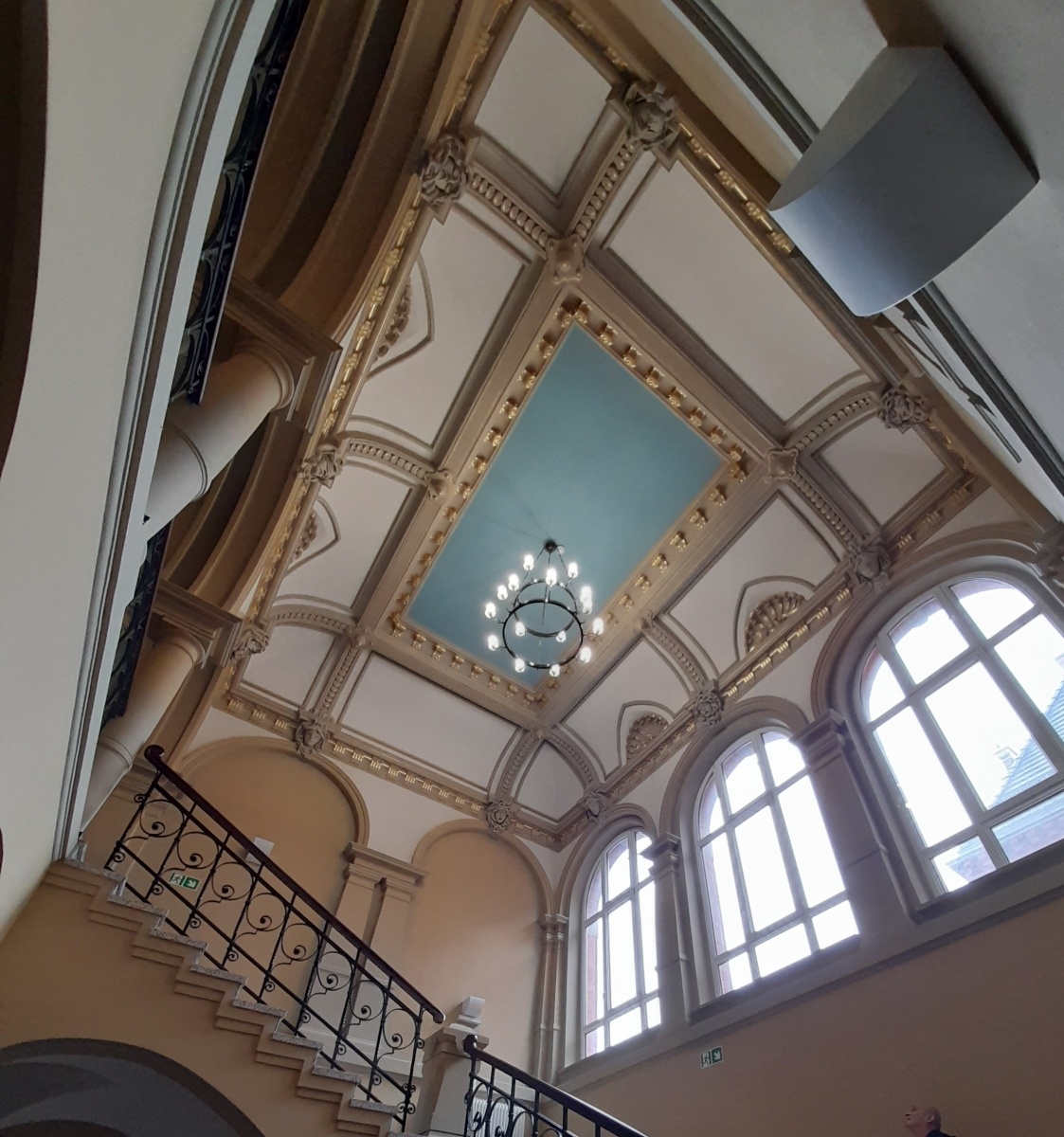 Zdjęcie w galerii na portalu naszraciborz.pl: Sąd przy Wojska Polskiego gotowy na otwarcie. Odnowione wnętrza imponują [FOTO] wiadomości z regionu