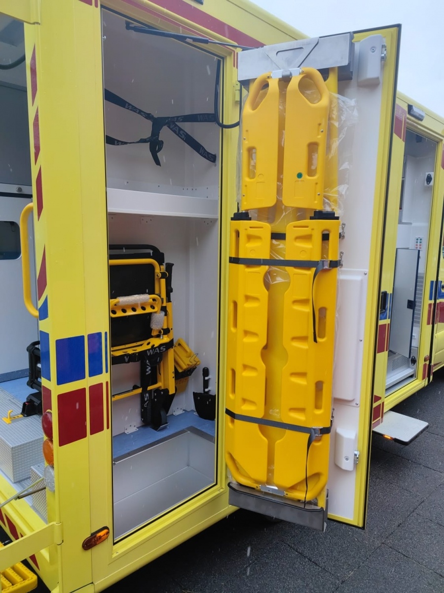 Zdjęcie w galerii na portalu naszraciborz.pl: Eko-Okna przekazały kolejną karetkę dla szpitala. Kosztowała blisko milion złotych wiadomości z regionu