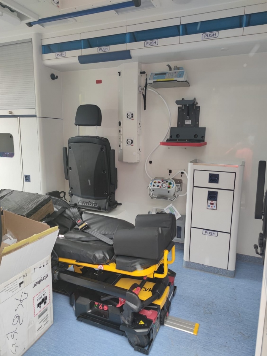 Zdjęcie w galerii na portalu naszraciborz.pl: Eko-Okna przekazały kolejną karetkę dla szpitala. Kosztowała blisko milion złotych wiadomości z regionu