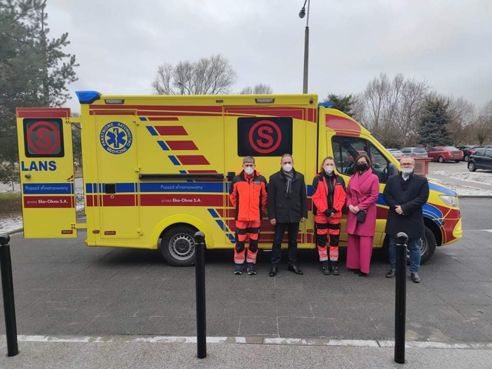 Zdjęcie w galerii na portalu naszraciborz.pl: Eko-Okna przekazały kolejną karetkę dla szpitala. Kosztowała blisko milion złotych wiadomości z regionu