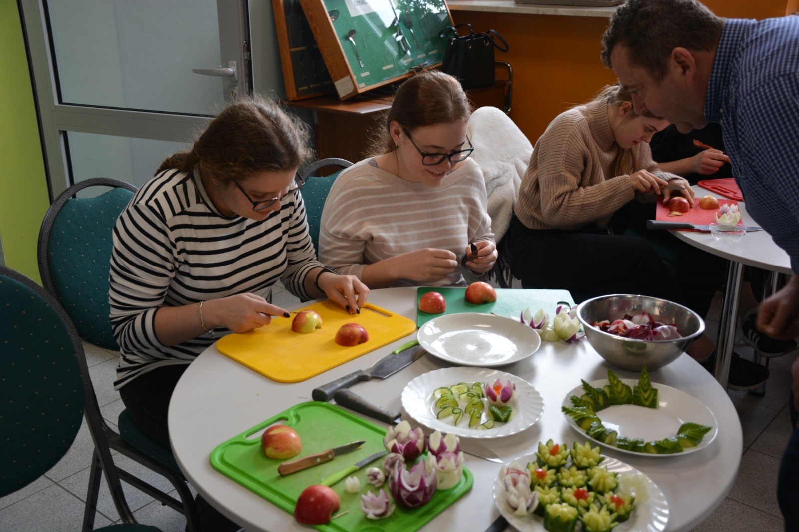 Zdjęcie w galerii na portalu naszraciborz.pl: Uczniowie CKZiU nr 1 nie mieli w styczniu odpoczynku. Byli w salonie mistrza świata! wiadomości z regionu