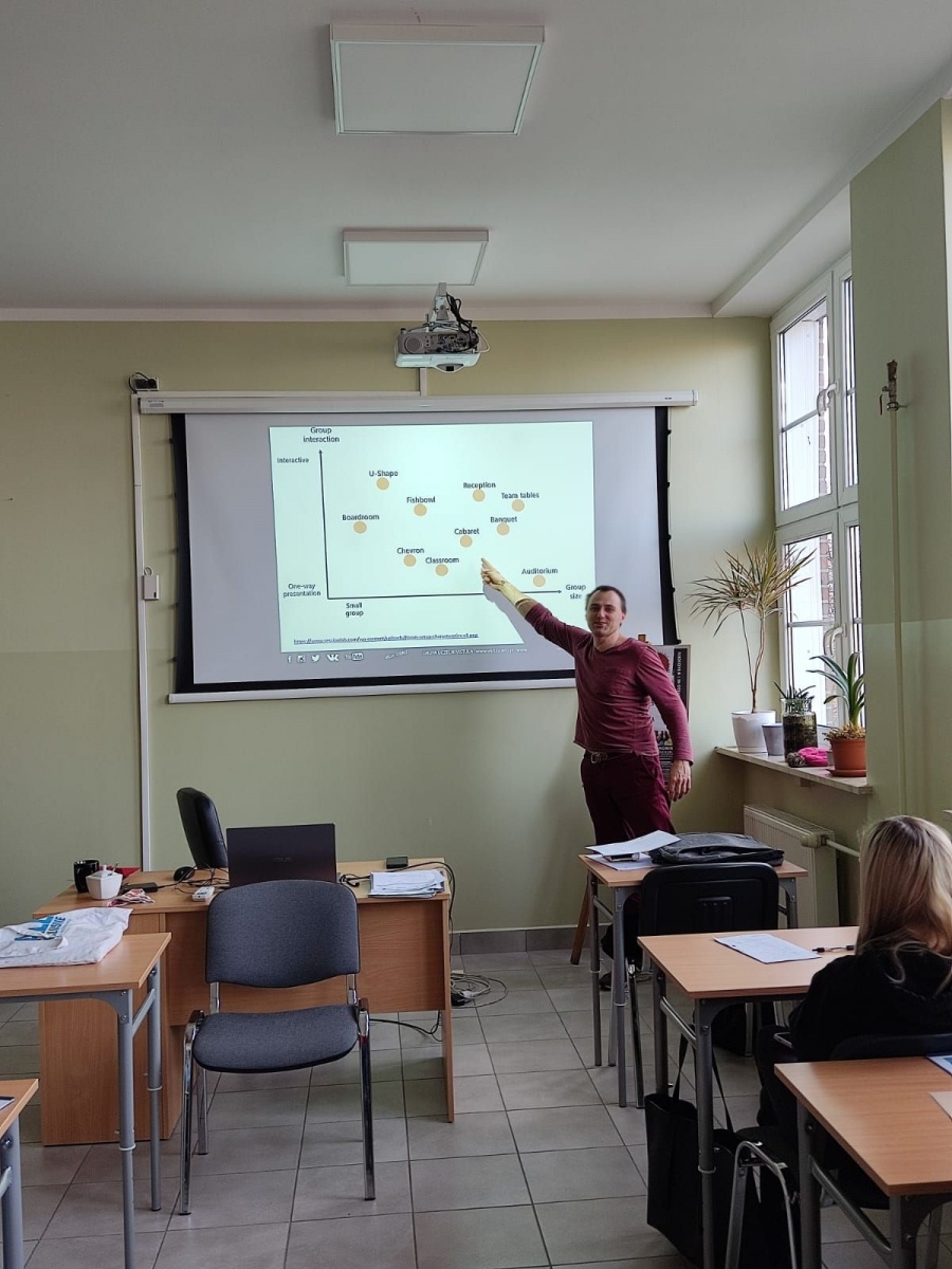 Zdjęcie w galerii na portalu naszraciborz.pl: Uczniowie CKZiU nr 1 nie mieli w styczniu odpoczynku. Byli w salonie mistrza świata! wiadomości z regionu