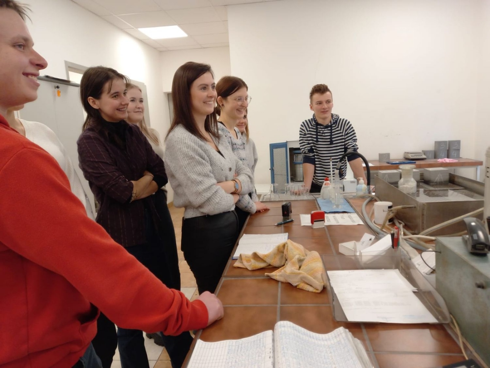 Zdjęcie w galerii na portalu naszraciborz.pl: Uczniowie CKZiU nr 1 nie mieli w styczniu odpoczynku. Byli w salonie mistrza świata! wiadomości z regionu