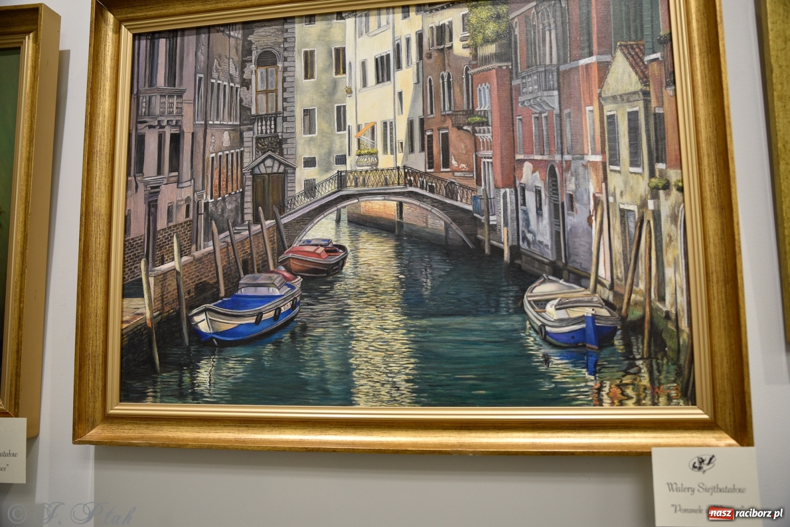 Zdjęcie w galerii na portalu naszraciborz.pl: Nie prosimy o litość. Sztuka artystów malujących ustami i nogami pokazana w Raciborzu wiadomości z regionu