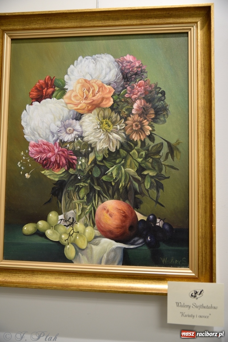 Zdjęcie w galerii na portalu naszraciborz.pl: Nie prosimy o litość. Sztuka artystów malujących ustami i nogami pokazana w Raciborzu wiadomości z regionu