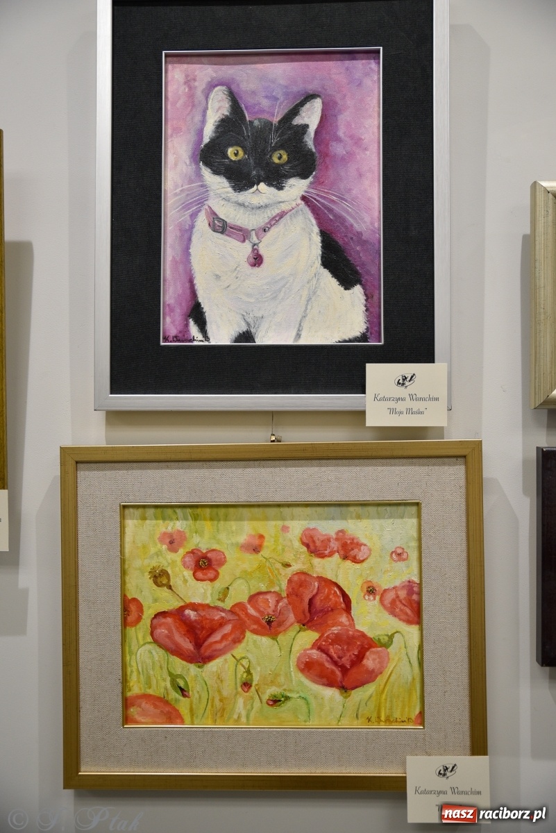 Zdjęcie w galerii na portalu naszraciborz.pl: Nie prosimy o litość. Sztuka artystów malujących ustami i nogami pokazana w Raciborzu wiadomości z regionu