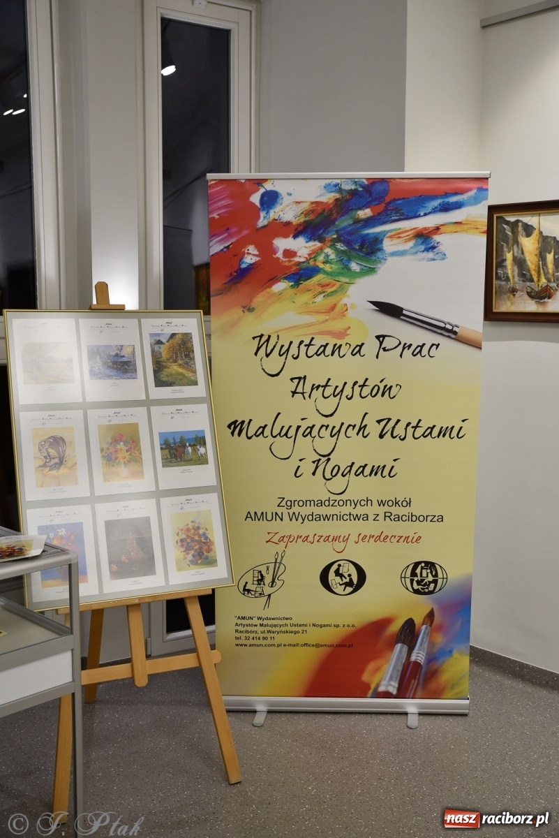 Zdjęcie w galerii na portalu naszraciborz.pl: Nie prosimy o litość. Sztuka artystów malujących ustami i nogami pokazana w Raciborzu wiadomości z regionu