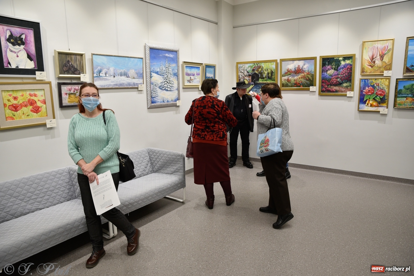 Zdjęcie w galerii na portalu naszraciborz.pl: Nie prosimy o litość. Sztuka artystów malujących ustami i nogami pokazana w Raciborzu wiadomości z regionu