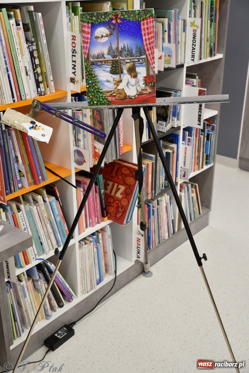 Zdjęcie w galerii na portalu naszraciborz.pl: Nie prosimy o litość. Sztuka artystów malujących ustami i nogami pokazana w Raciborzu wiadomości z regionu