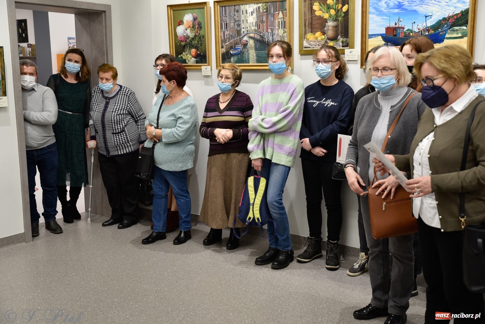 Zdjęcie w galerii na portalu naszraciborz.pl: Nie prosimy o litość. Sztuka artystów malujących ustami i nogami pokazana w Raciborzu wiadomości z regionu