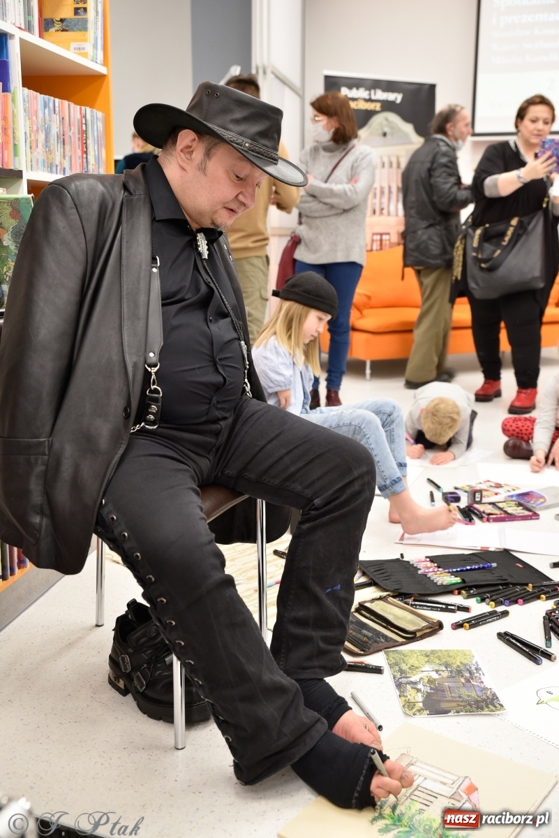 Zdjęcie w galerii na portalu naszraciborz.pl: Nie prosimy o litość. Sztuka artystów malujących ustami i nogami pokazana w Raciborzu wiadomości z regionu