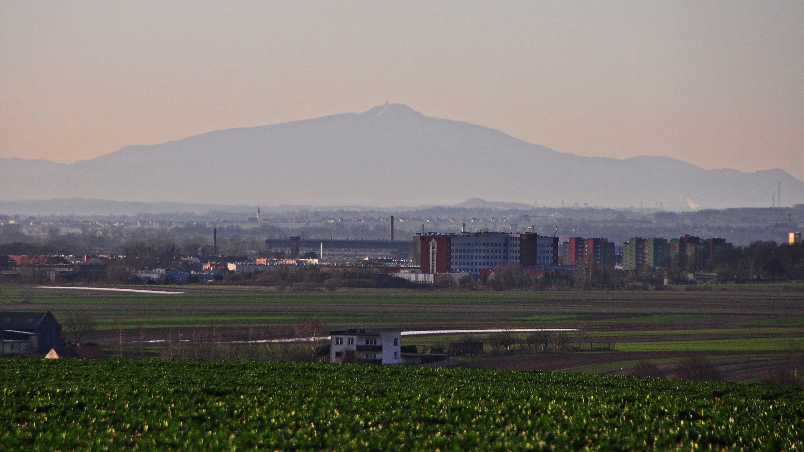 Zdjęcie w galerii na portalu naszraciborz.pl: Łysa Góra jak na dłoni. Niesamowite widoki z Raciborza wiadomości z regionu