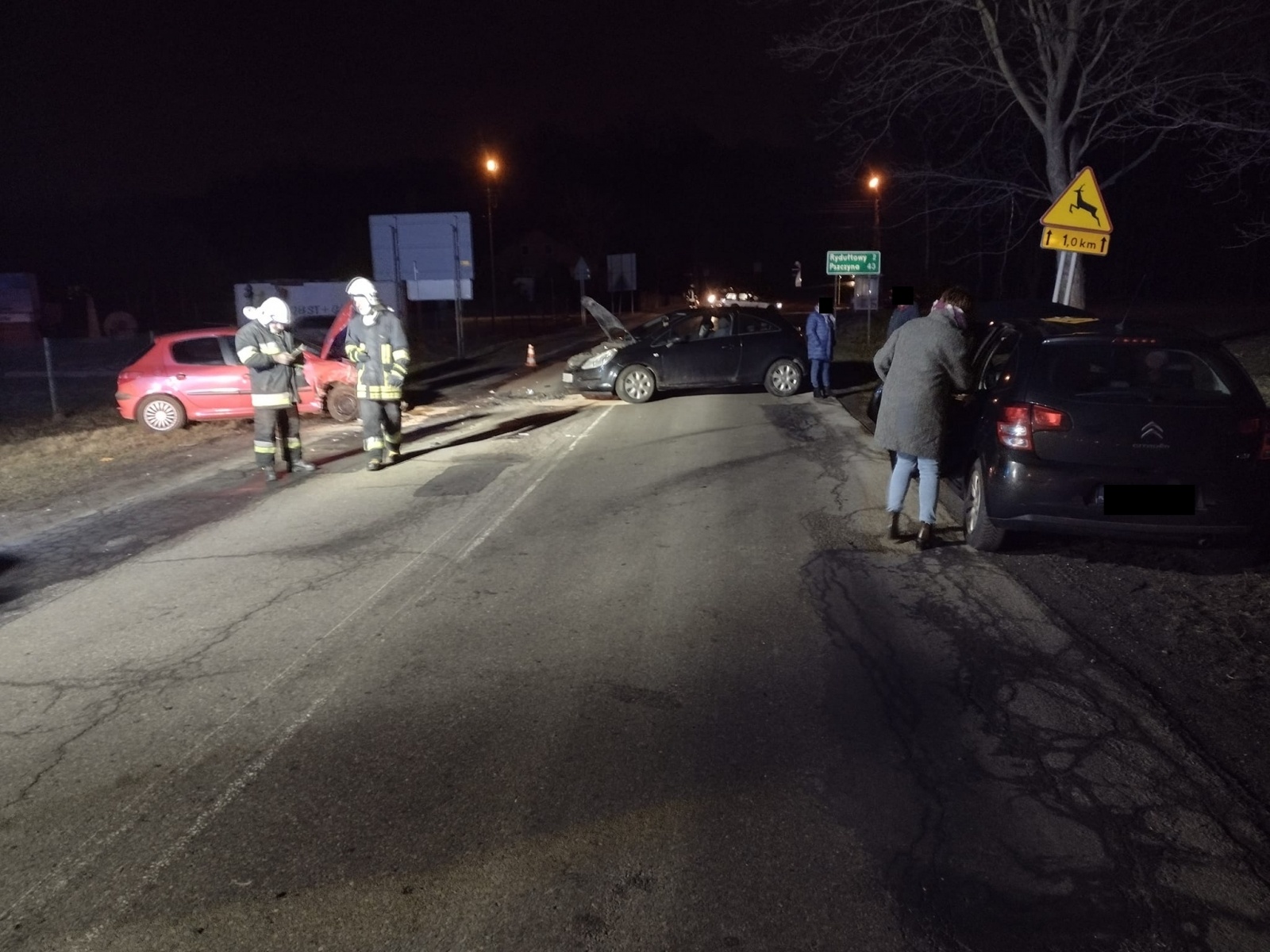 Zdjęcie w galerii na portalu naszraciborz.pl: Zderzenie trzech pojazdów na DW 935 Racibórz-Rybnik wiadomości z regionu