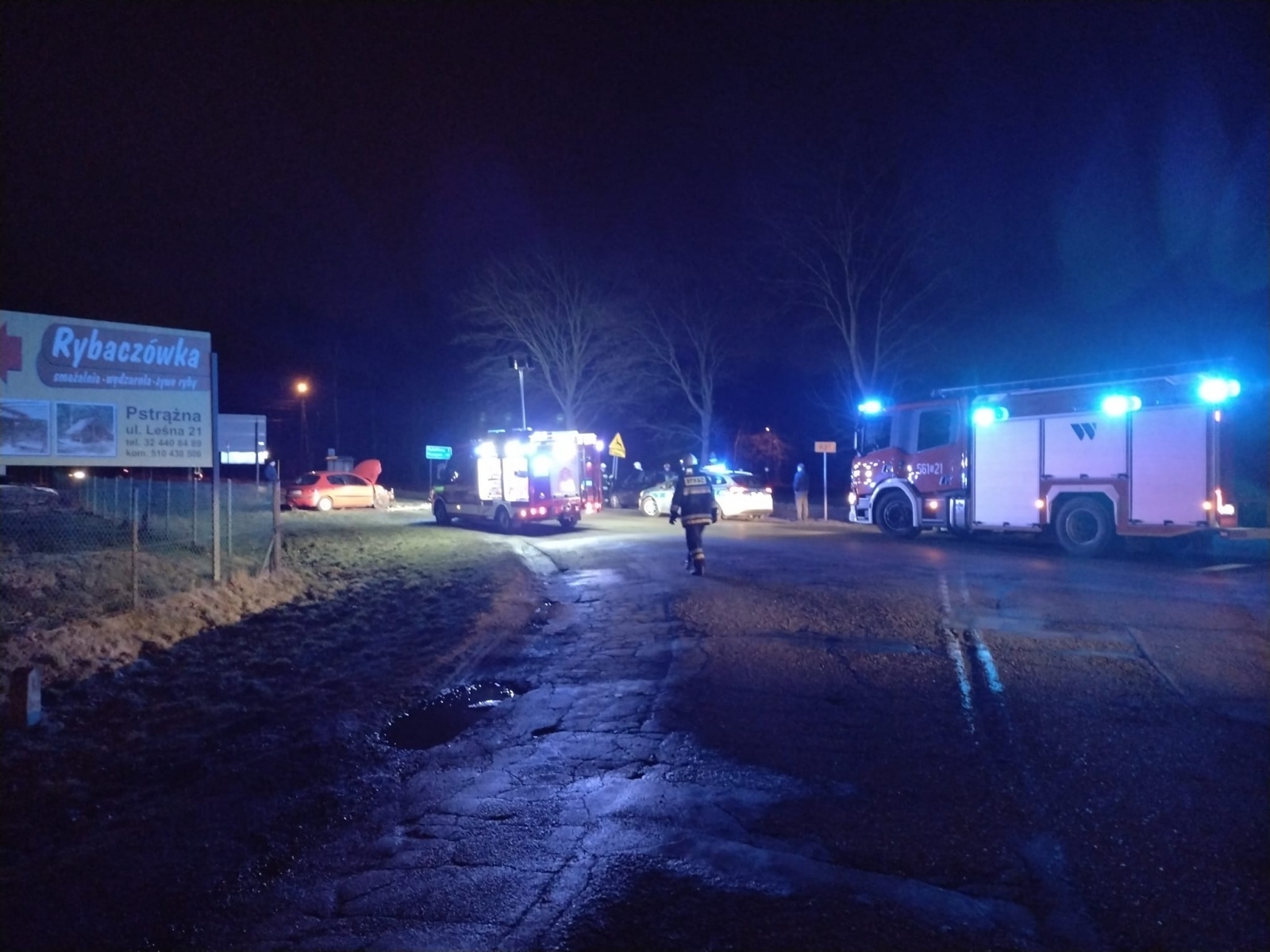 Zdjęcie w galerii na portalu naszraciborz.pl: Zderzenie trzech pojazdów na DW 935 Racibórz-Rybnik wiadomości z regionu