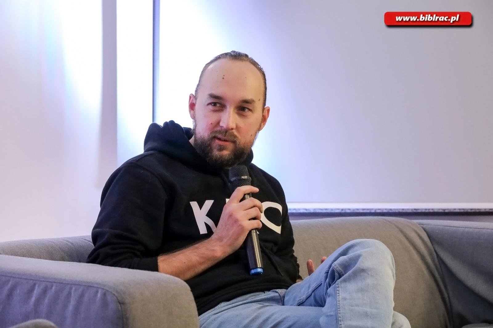 Zdjęcie w galerii na portalu naszraciborz.pl: Kajś tam jest Racibórz – Zbigniew Rokita w bibliotece wiadomości z regionu