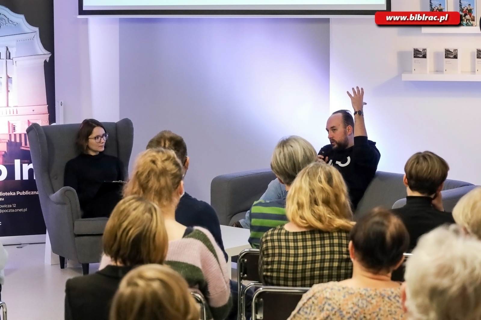 Zdjęcie w galerii na portalu naszraciborz.pl: Kajś tam jest Racibórz – Zbigniew Rokita w bibliotece wiadomości z regionu