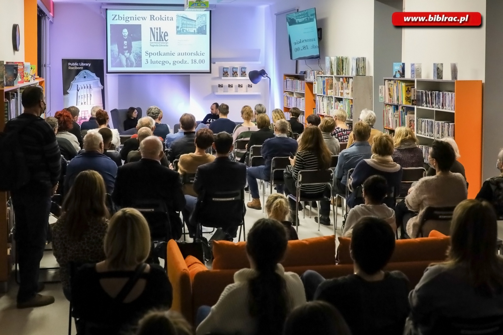 Zdjęcie w galerii na portalu naszraciborz.pl: Kajś tam jest Racibórz – Zbigniew Rokita w bibliotece wiadomości z regionu