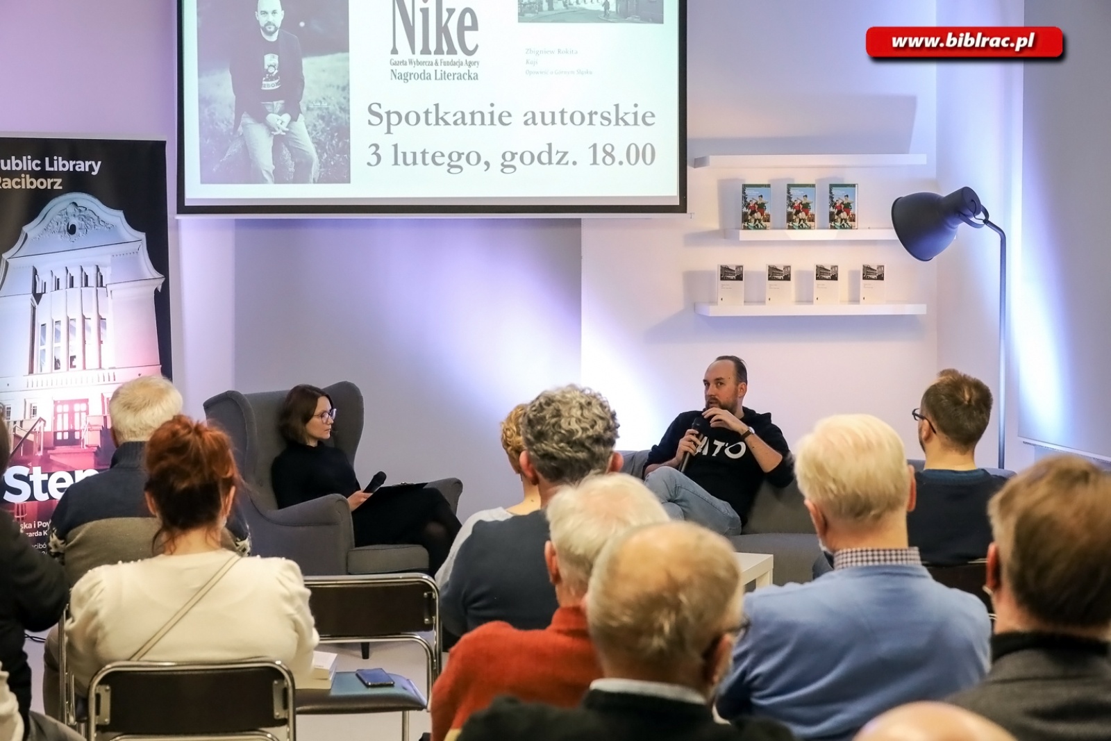 Zdjęcie w galerii na portalu naszraciborz.pl: Kajś tam jest Racibórz – Zbigniew Rokita w bibliotece wiadomości z regionu