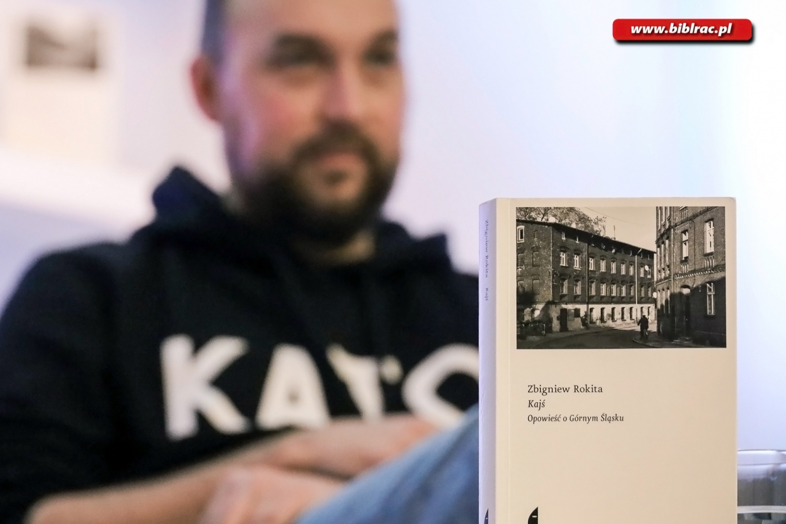 Zdjęcie w galerii na portalu naszraciborz.pl: Kajś tam jest Racibórz – Zbigniew Rokita w bibliotece wiadomości z regionu