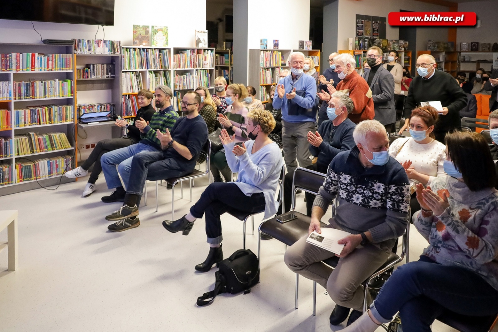 Zdjęcie w galerii na portalu naszraciborz.pl: Kajś tam jest Racibórz – Zbigniew Rokita w bibliotece wiadomości z regionu