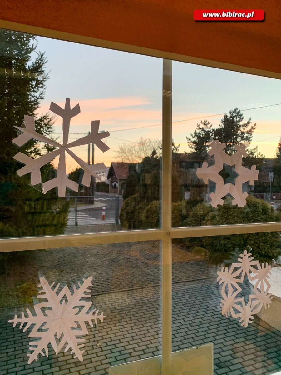Zdjęcie w galerii na portalu naszraciborz.pl: Piękne pisanie i papierowe śnieżki w bibliotece na Ocicach wiadomości z regionu