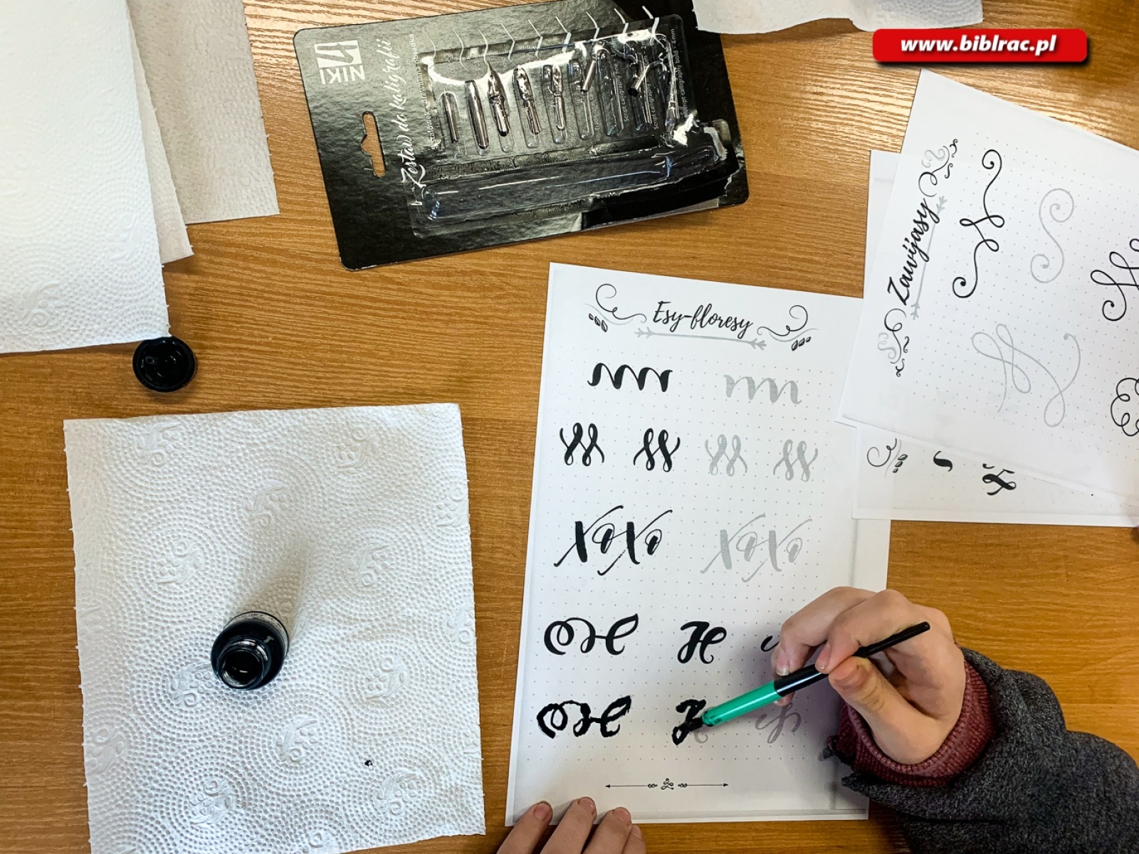 Zdjęcie w galerii na portalu naszraciborz.pl: Piękne pisanie i papierowe śnieżki w bibliotece na Ocicach wiadomości z regionu