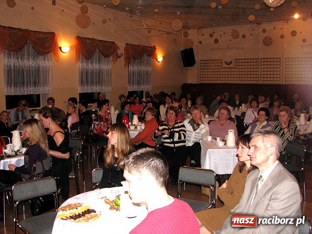 Zdjęcie w galerii na portalu naszraciborz.pl: Wieczór przy świecach wiadomości z regionu