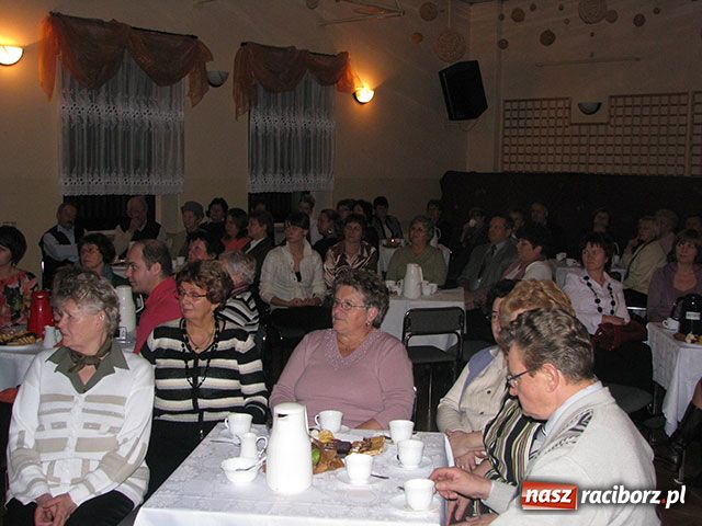 Zdjęcie w galerii na portalu naszraciborz.pl: Wieczór przy świecach wiadomości z regionu