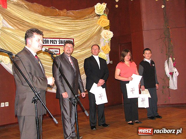 Zdjęcie w galerii na portalu naszraciborz.pl: Wieczór przy świecach wiadomości z regionu