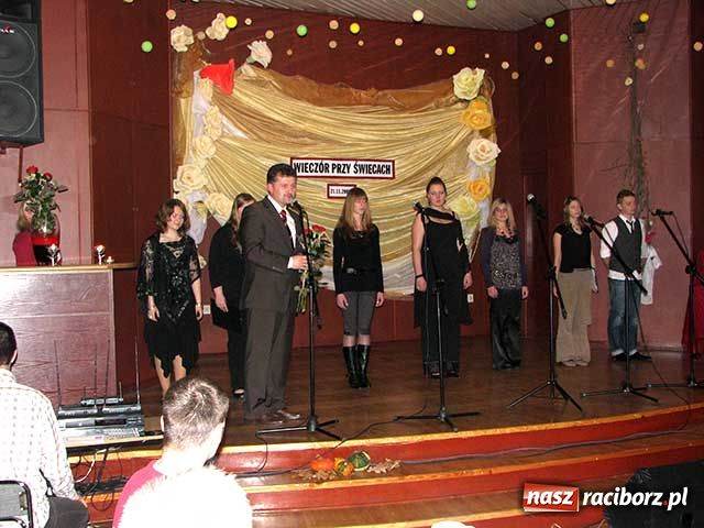 Zdjęcie w galerii na portalu naszraciborz.pl: Wieczór przy świecach wiadomości z regionu