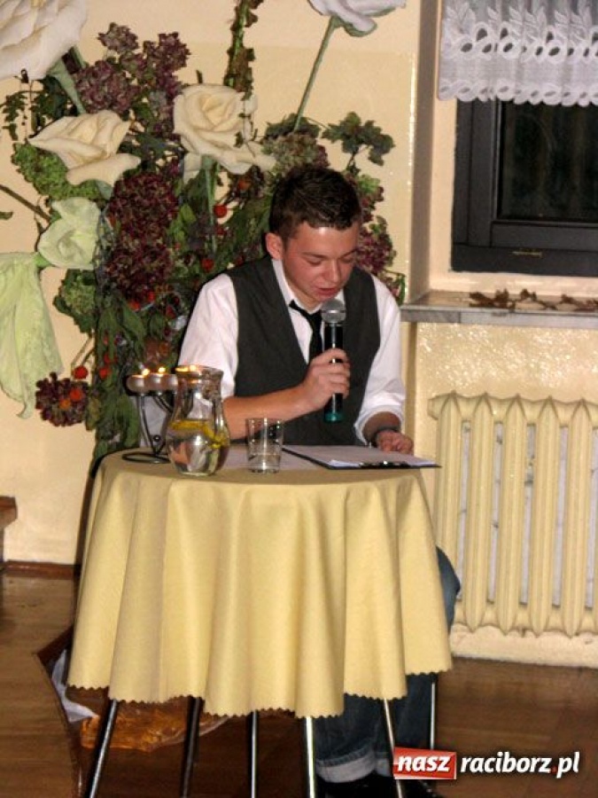 Zdjęcie w galerii na portalu naszraciborz.pl: Wieczór przy świecach wiadomości z regionu