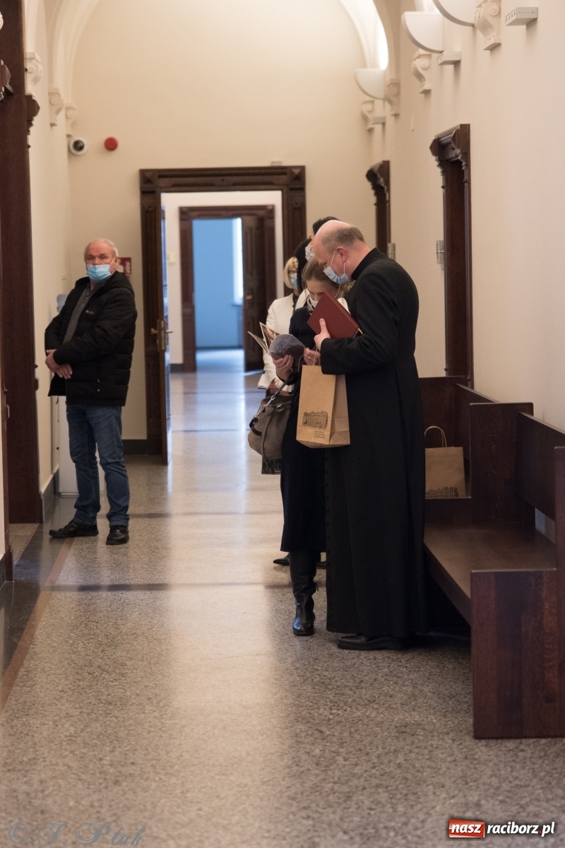 Zdjęcie w galerii na portalu naszraciborz.pl: Historyczny moment w dziejach Raciborza. Gmach dawnego Sądu Krajowego odzyskał pierwotne funkcje [FOTO i WIDEO] wiadomości z regionu