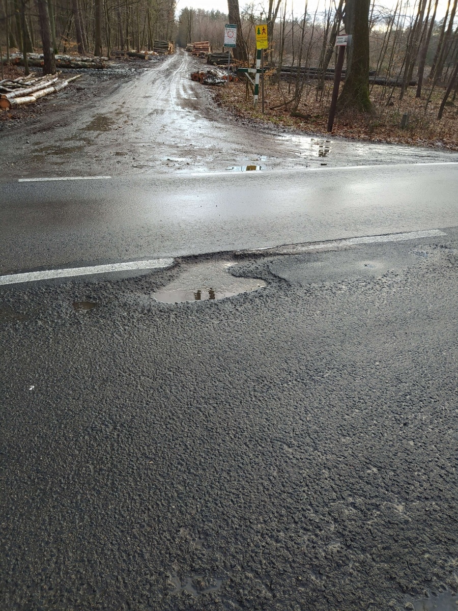 Zdjęcie w galerii na portalu naszraciborz.pl: Tak wygląda droga dojazdowa z Raciborza do A4 wiadomości z regionu
