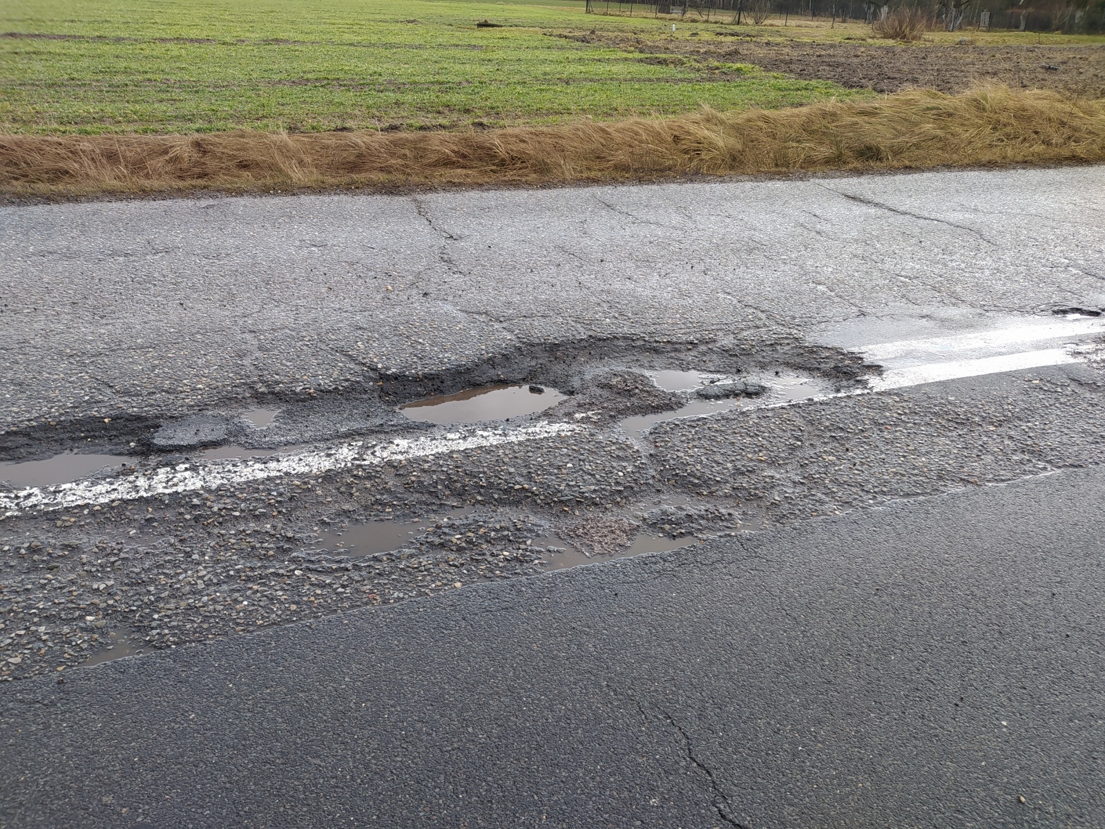 Zdjęcie w galerii na portalu naszraciborz.pl: Tak wygląda droga dojazdowa z Raciborza do A4 wiadomości z regionu