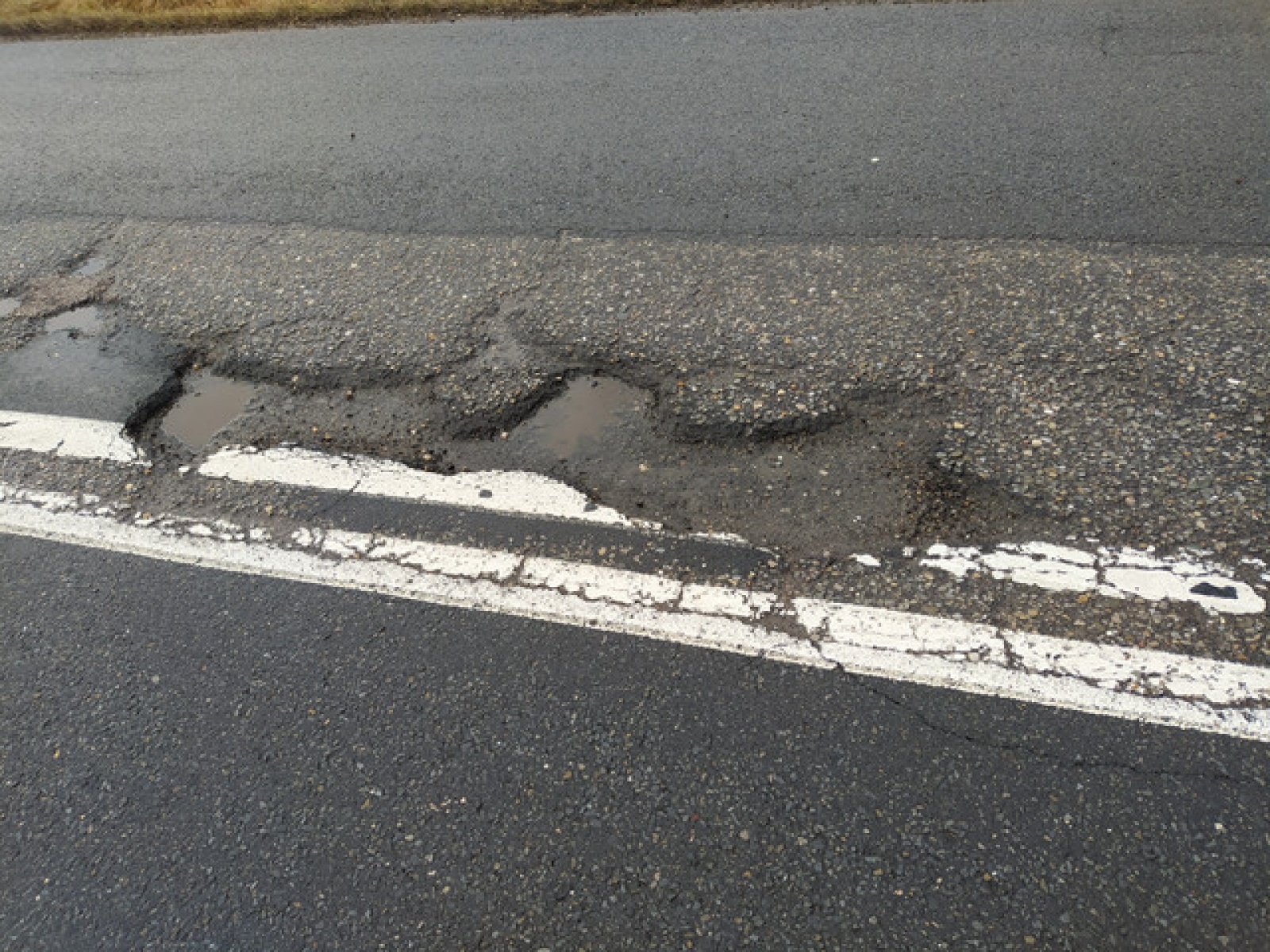 Zdjęcie w galerii na portalu naszraciborz.pl: Tak wygląda droga dojazdowa z Raciborza do A4 wiadomości z regionu
