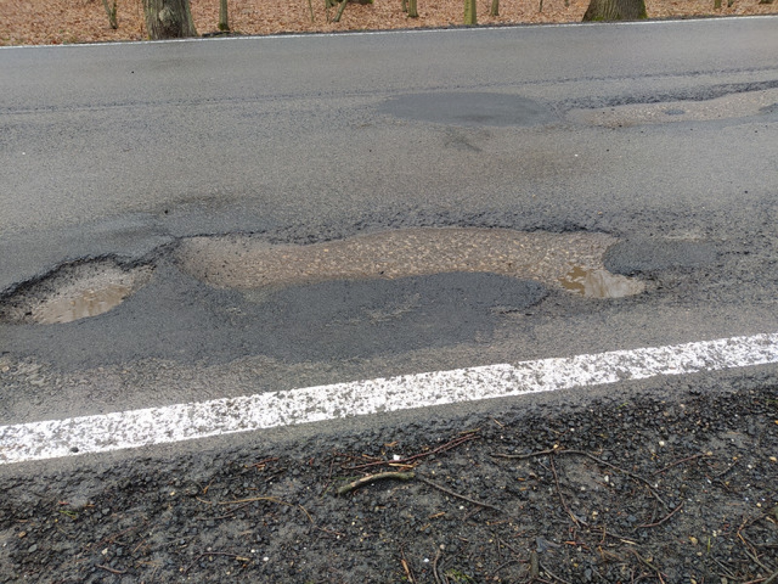 Zdjęcie w galerii na portalu naszraciborz.pl: Tak wygląda droga dojazdowa z Raciborza do A4 wiadomości z regionu