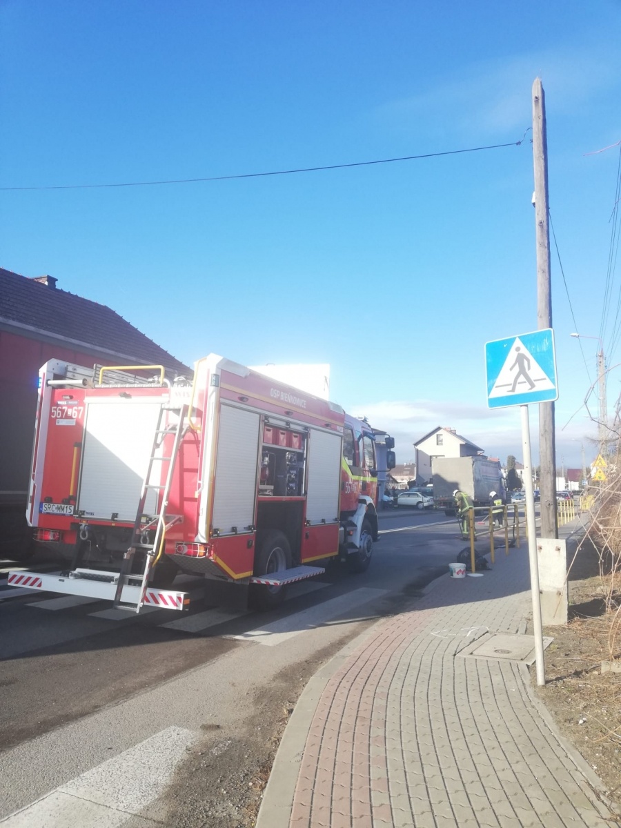 Zdjęcie w galerii na portalu naszraciborz.pl: Raport 998. Volkswagen i audi zderzyły się w Bieńkowicach [FOTO] wiadomości z regionu