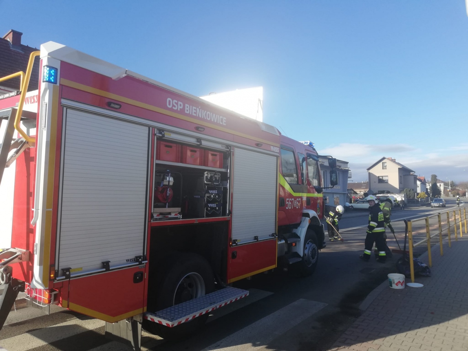 Zdjęcie w galerii na portalu naszraciborz.pl: Raport 998. Volkswagen i audi zderzyły się w Bieńkowicach [FOTO] wiadomości z regionu