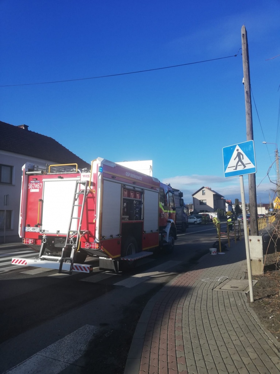 Zdjęcie w galerii na portalu naszraciborz.pl: Raport 998. Volkswagen i audi zderzyły się w Bieńkowicach [FOTO] wiadomości z regionu