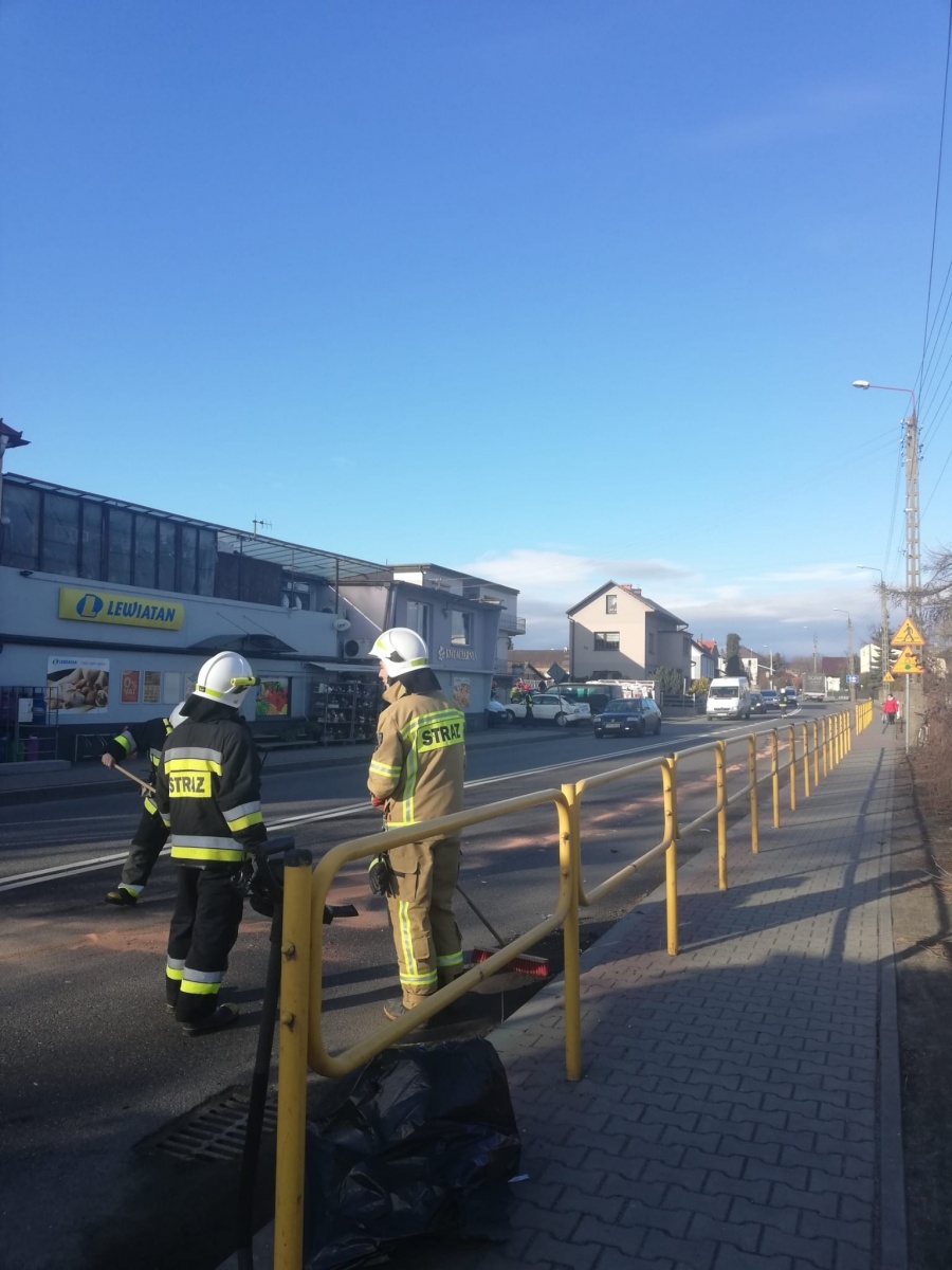 Zdjęcie w galerii na portalu naszraciborz.pl: Raport 998. Volkswagen i audi zderzyły się w Bieńkowicach [FOTO] wiadomości z regionu