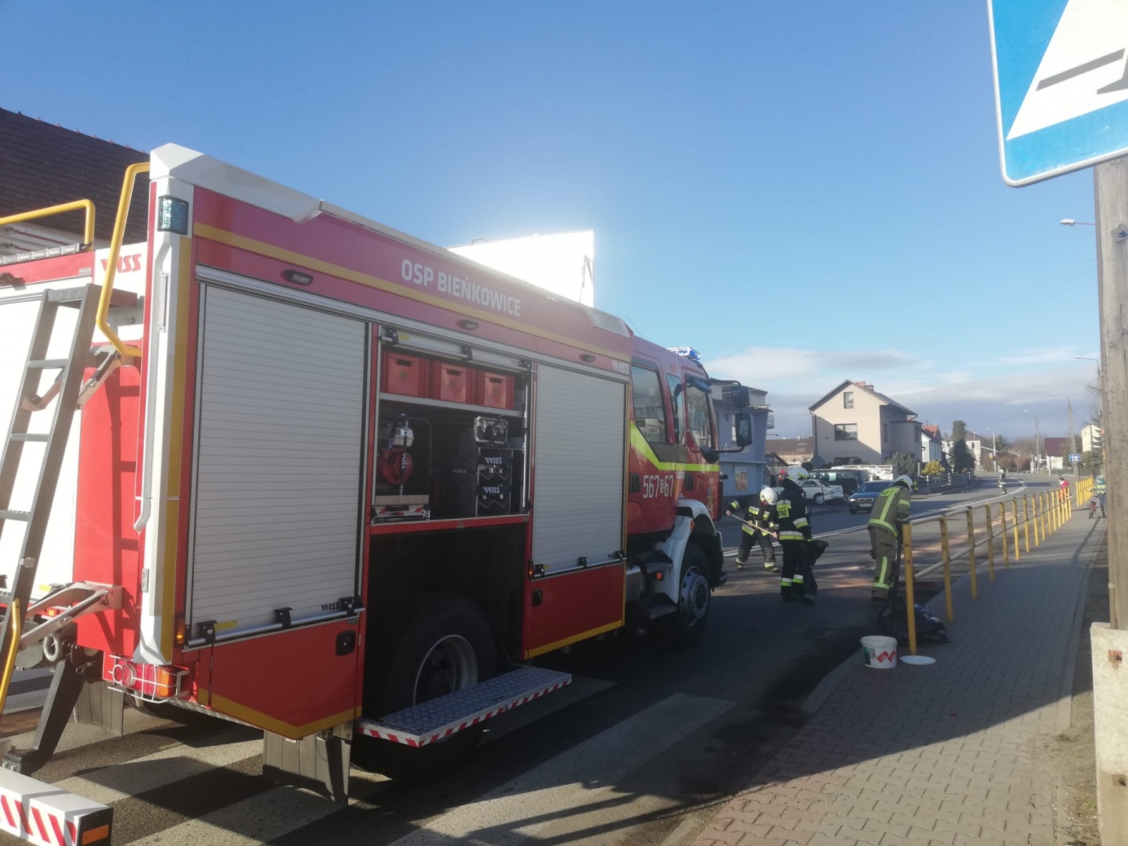 Zdjęcie w galerii na portalu naszraciborz.pl: Raport 998. Volkswagen i audi zderzyły się w Bieńkowicach [FOTO] wiadomości z regionu