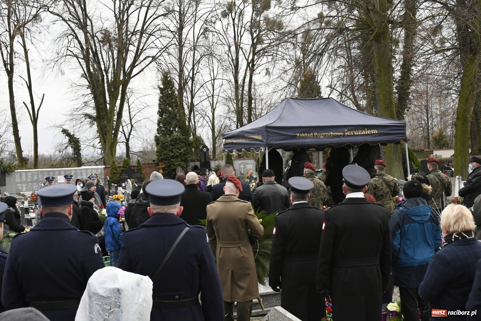 Zdjęcie w galerii na portalu naszraciborz.pl: Ostatnie pożegnanie pułkownika Mariana Szlapańskiego, weterana AK [FOTO i WIDEO] wiadomości z regionu