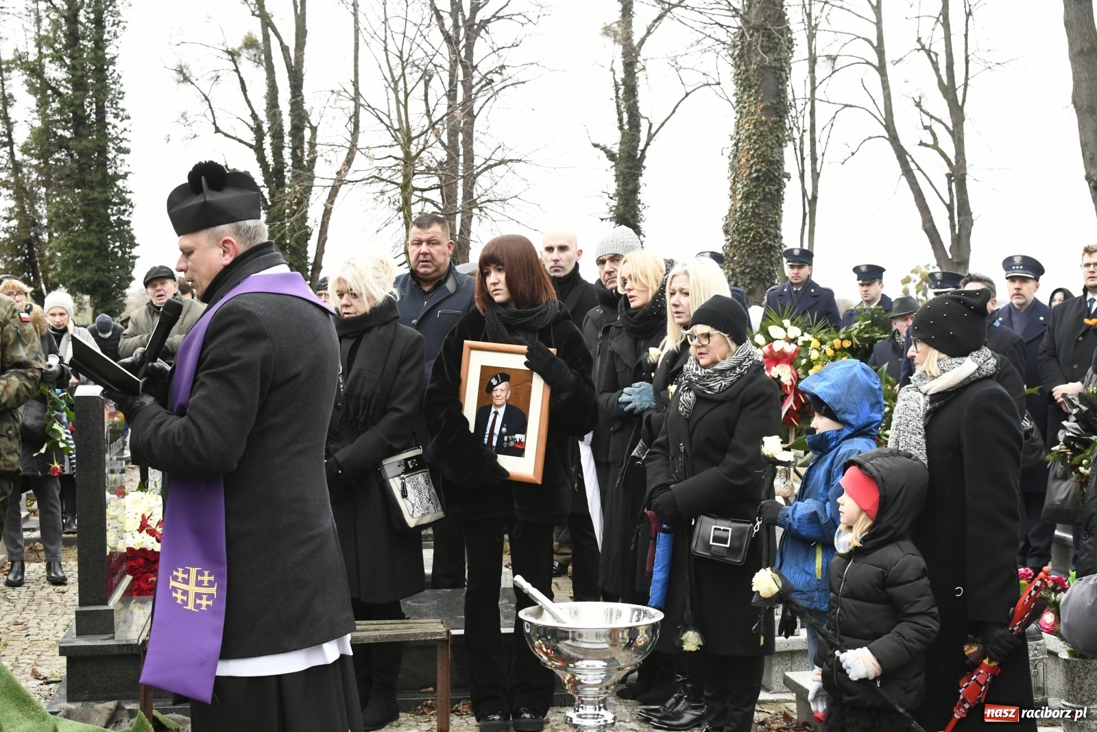 Zdjęcie w galerii na portalu naszraciborz.pl: Ostatnie pożegnanie pułkownika Mariana Szlapańskiego, weterana AK [FOTO i WIDEO] wiadomości z regionu