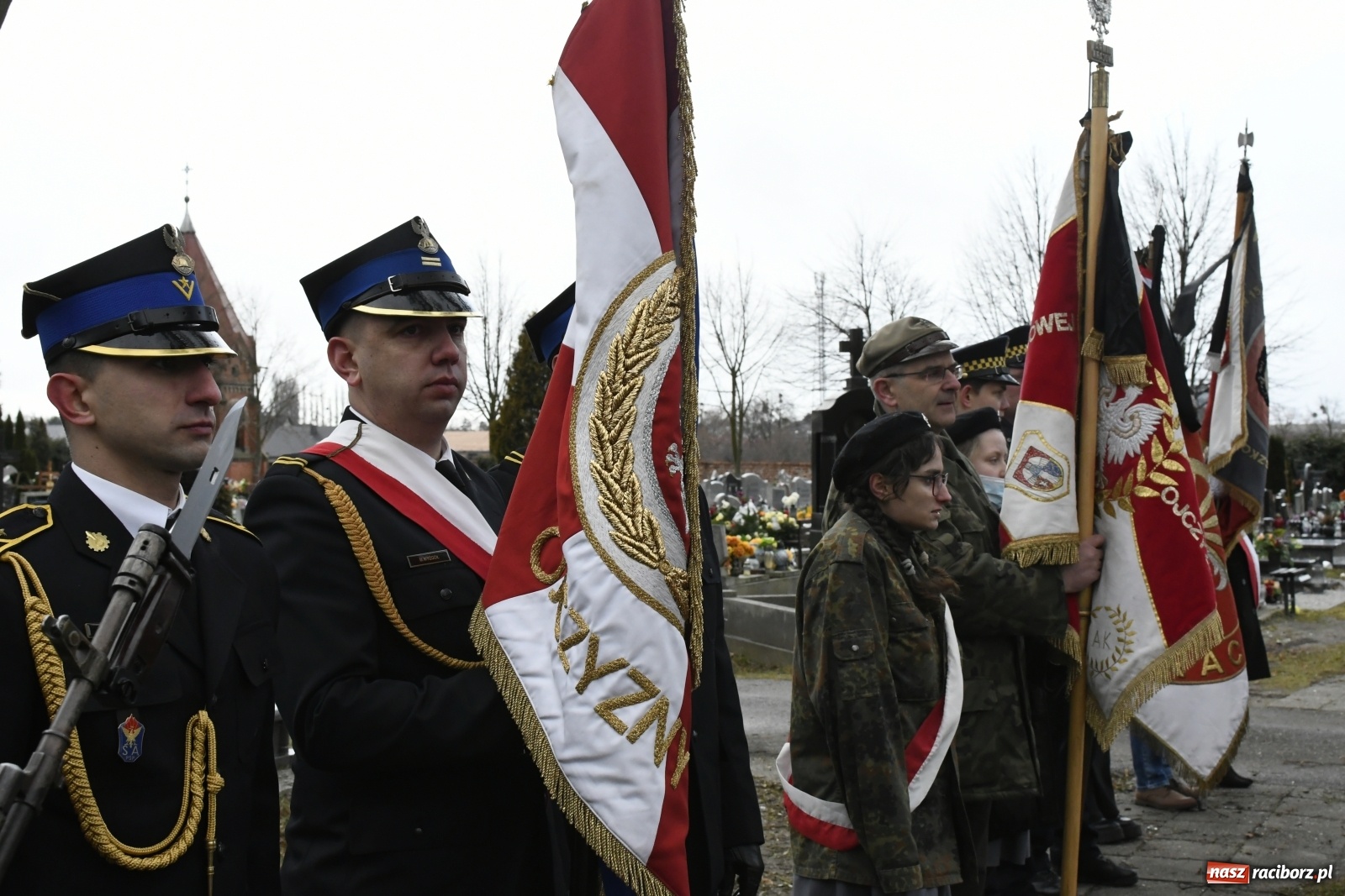 Zdjęcie w galerii na portalu naszraciborz.pl: Ostatnie pożegnanie pułkownika Mariana Szlapańskiego, weterana AK [FOTO i WIDEO] wiadomości z regionu