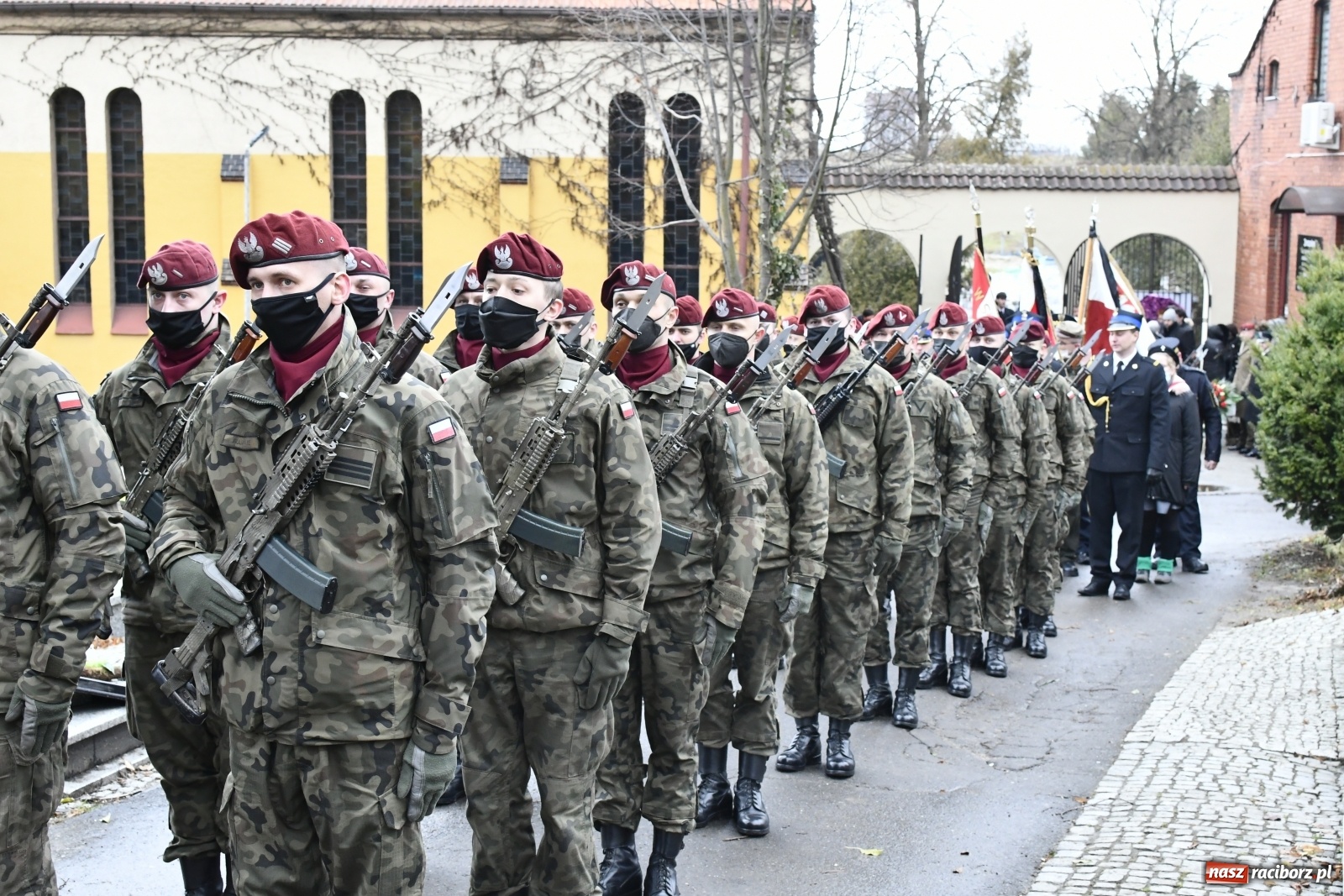 Zdjęcie w galerii na portalu naszraciborz.pl: Ostatnie pożegnanie pułkownika Mariana Szlapańskiego, weterana AK [FOTO i WIDEO] wiadomości z regionu