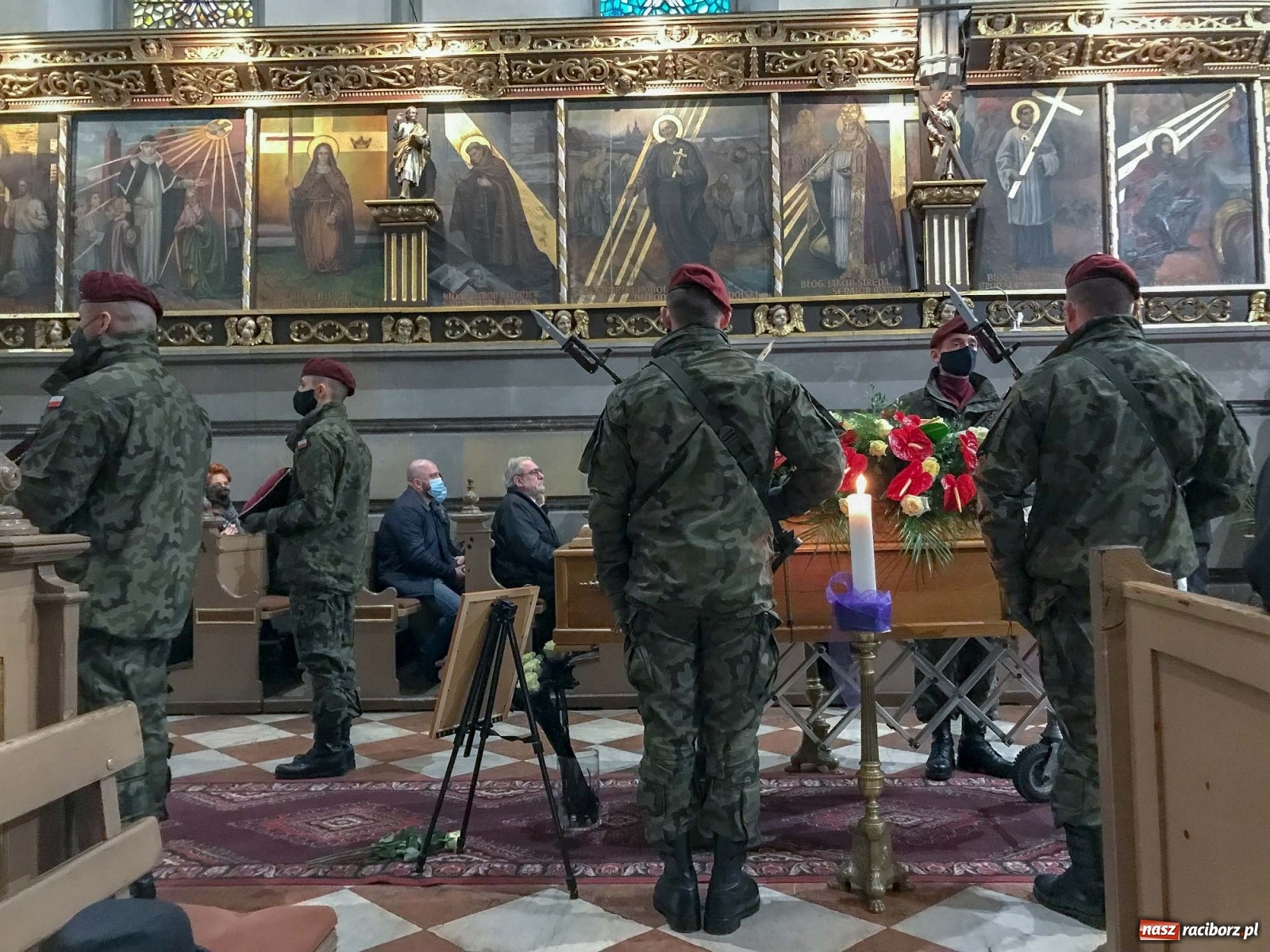 Zdjęcie w galerii na portalu naszraciborz.pl: Ostatnie pożegnanie pułkownika Mariana Szlapańskiego, weterana AK [FOTO i WIDEO] wiadomości z regionu