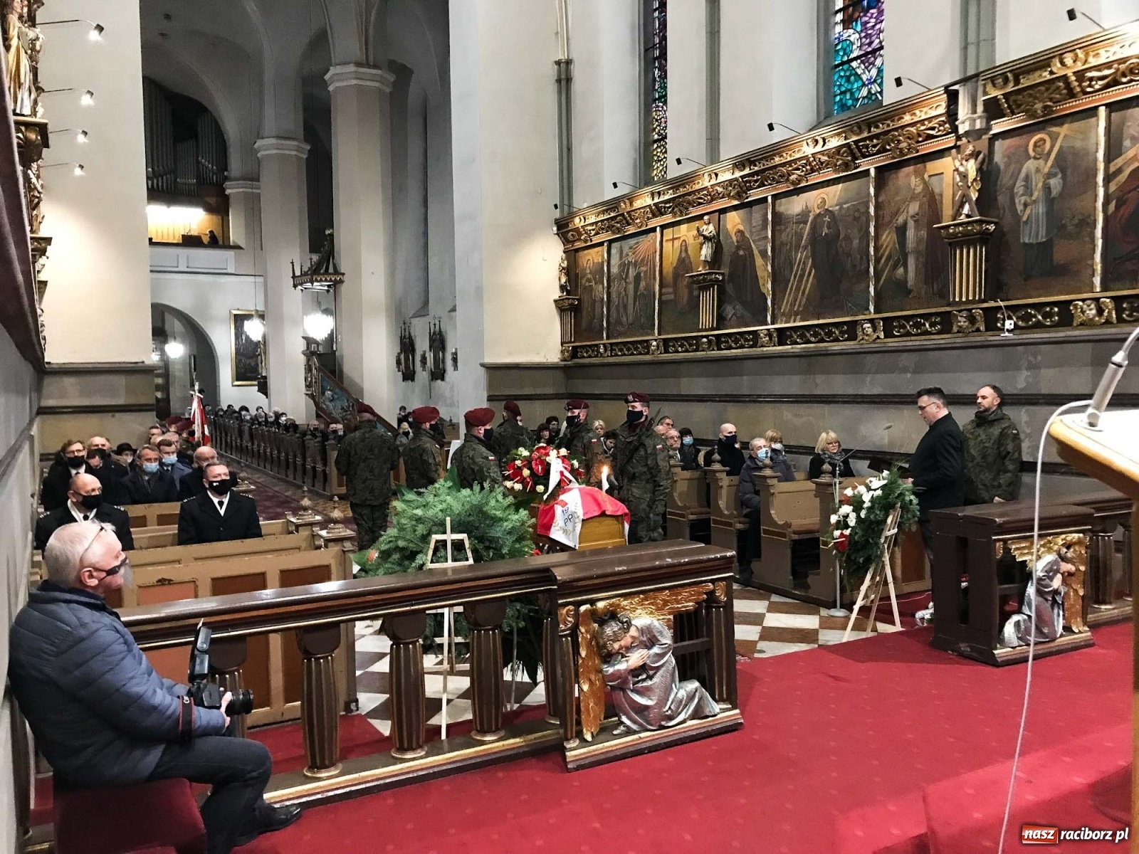 Zdjęcie w galerii na portalu naszraciborz.pl: Ostatnie pożegnanie pułkownika Mariana Szlapańskiego, weterana AK [FOTO i WIDEO] wiadomości z regionu